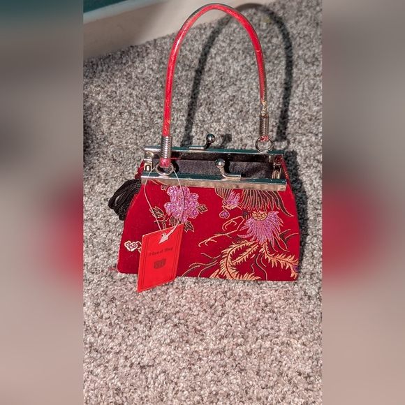 Elegant Red Floral Handbag - Picture 1 of 8